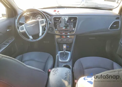 2013 Chrysler 200 Touring z USA, uszkodzony, nr VIN 1C3CCBBG0DN678447